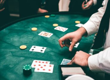 Understanding things about the live poker