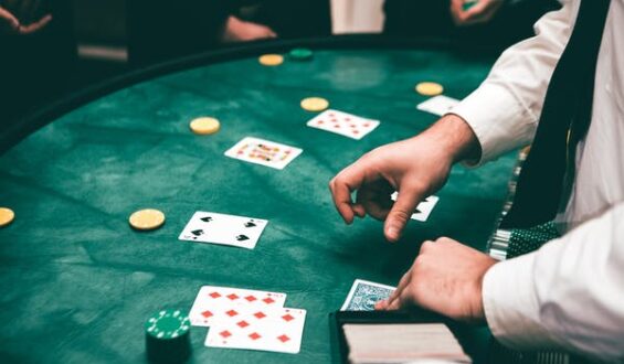 Understanding things about the live poker