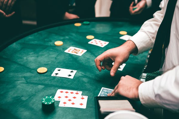 Understanding things about the live poker